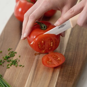 Couteau universel de cuisine pour découpes précises Couteau universel de cuisine pour découpes précises