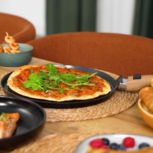 plat à pizza avec manche détachable