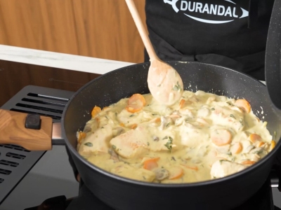 Blanquette de veau aux légumes fondants avec la poêle cocotte INFINITY 8-en-1