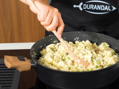 Risotto crémeux aux petits pois et champignons à la poêle INFINITY 8-en-1