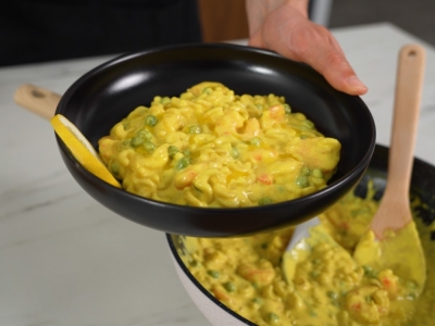 One pot coquillettes crevettes & petits pois : le plat complet prêt en 15 minute